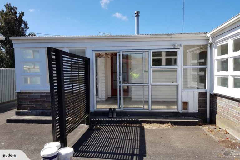 Photo of property in 37 Disraeli Street, Hawera, 4610