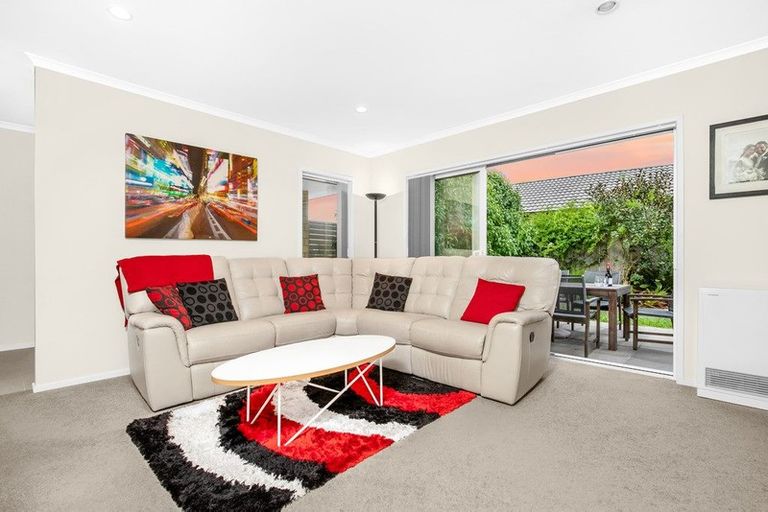 Photo of property in 12 Lombardia Way, Karaka, Papakura, 2113