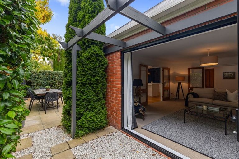 Photo of property in 1/33 Makora Street, Fendalton, Christchurch, 8041