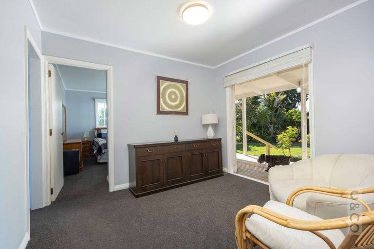 Photo of property in 11 Taupaki Road, Taupaki, 0782