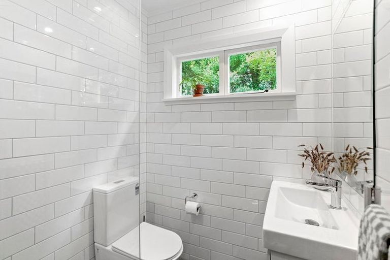 Photo of property in 12 Packe Street, Edgeware, Christchurch, 8013