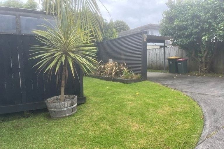 Photo of property in 2/34 Sandgate Avenue, Botany Downs, Auckland, 2010