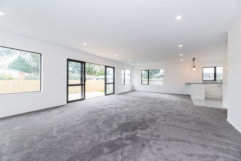 Photo of property in 18b Riverpark Crescent, Henderson, Auckland, 0610