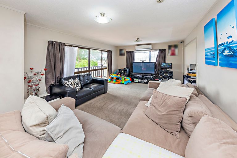 Photo of property in 4 Cottrell Place, Clendon Park, Auckland, 2103
