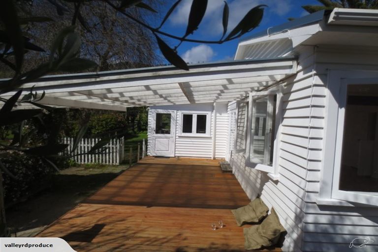 Photo of property in 106 Valley Road, Paraparaumu, 5032