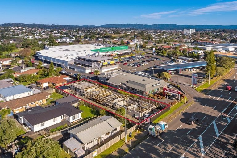 Photo of property in 3370 Great North Road, Glen Eden, Auckland, 0602