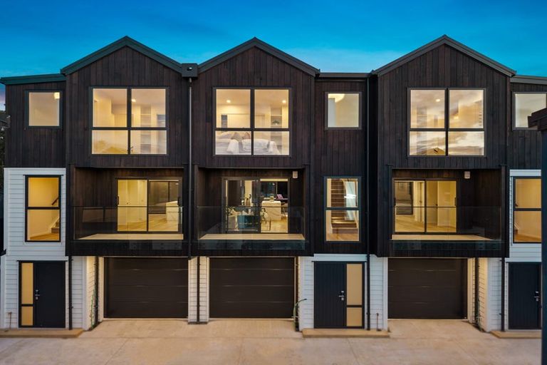 Photo of property in 10d Prince Regent Drive, Half Moon Bay, Auckland, 2012