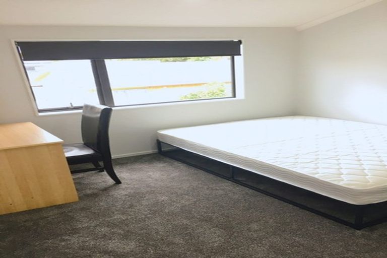 Photo of property in 425d Great South Road, Opaheke, Papakura, 2113