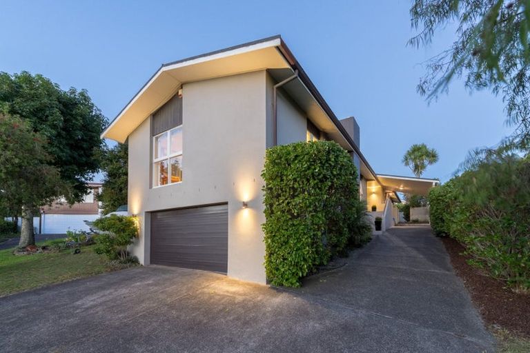 Photo of property in 7 Christensen Place, Forrest Hill, Auckland, 0620