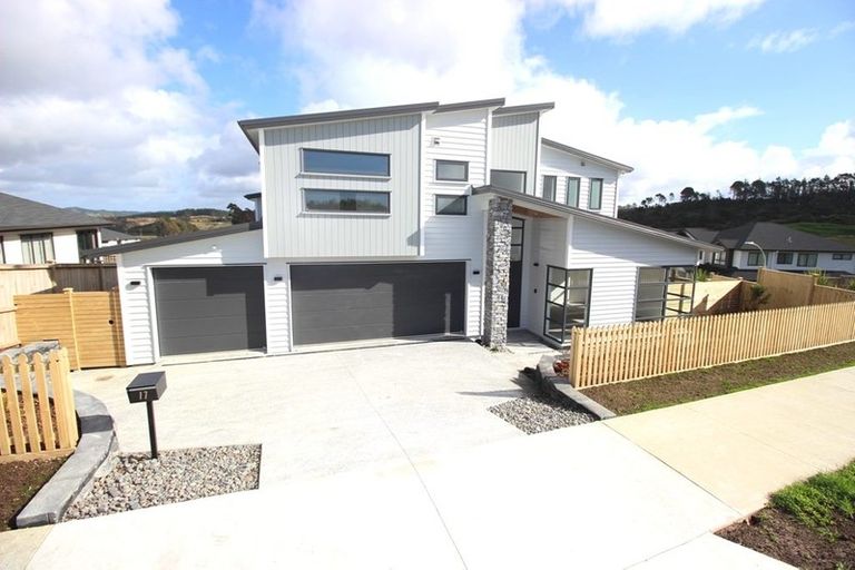 Photo of property in 17 Tautoru Avenue, Orewa, 0931