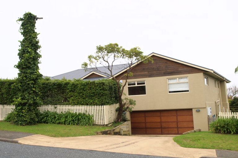 Photo of property in 72 Cockle Bay Road, Cockle Bay, Auckland, 2014