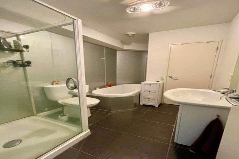 Photo of property in 126 Creswick Terrace, Northland, Wellington, 6012