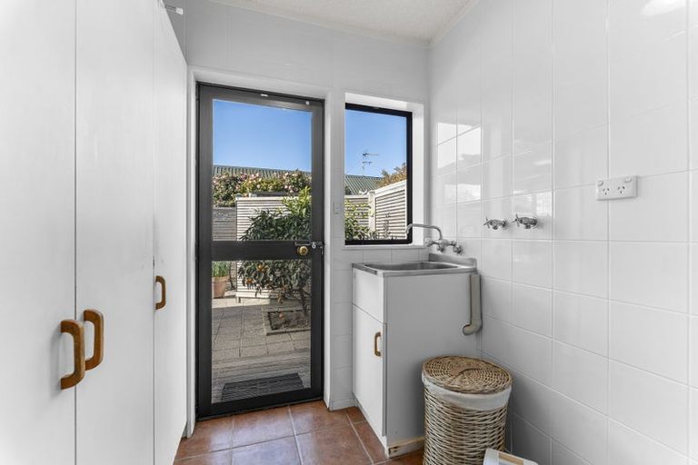 Photo of property in 137 Govett Avenue, Frankleigh Park, New Plymouth, 4310