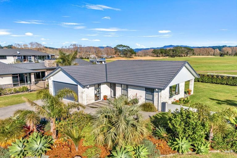 Photo of property in 19 Lady Jocelyn Place, Whitianga, 3510
