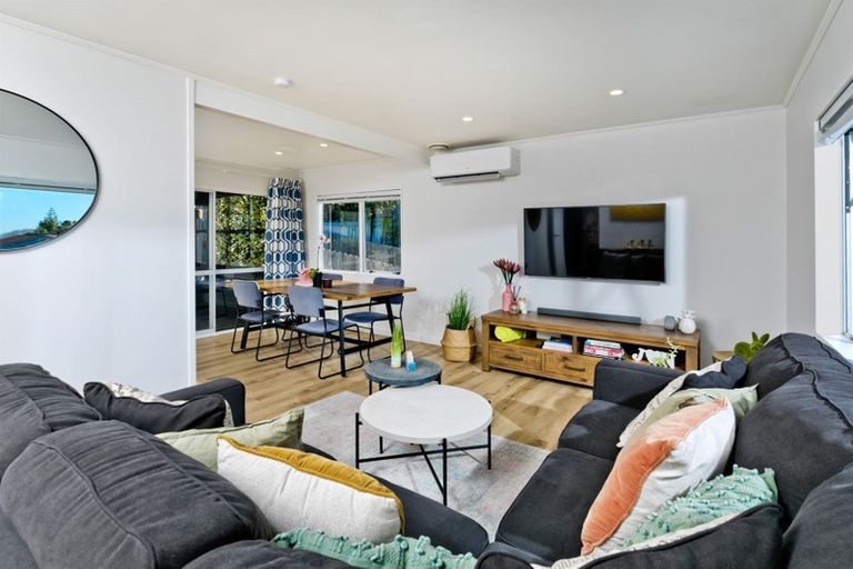 Photo of property in 14 Sarajevo Place, Massey, Auckland, 0614