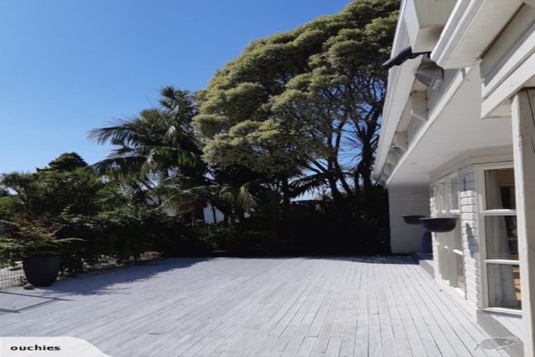 Photo of property in 18 Mountain Road, Henderson Valley, Auckland, 0612