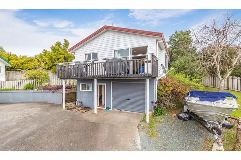 Photo of property in 12a Jean Place, Stanmore Bay, Whangaparaoa, 0932