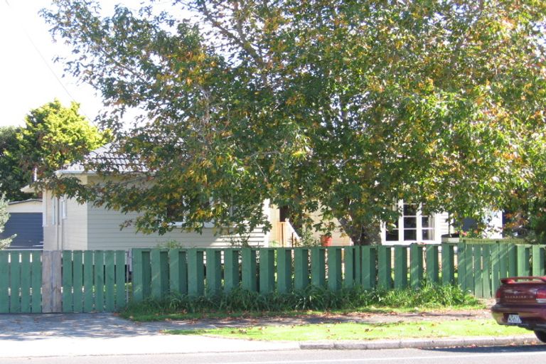 Photo of property in 69 Beach Road, Te Atatu Peninsula, Auckland, 0610