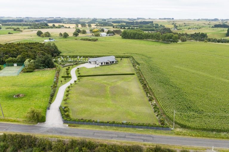 Photo of property in 581 Lethbridge Road, Halcombe, Feilding, 4775