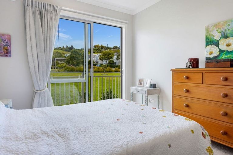 Photo of property in 66 Panorama Heights, Orewa, 0931