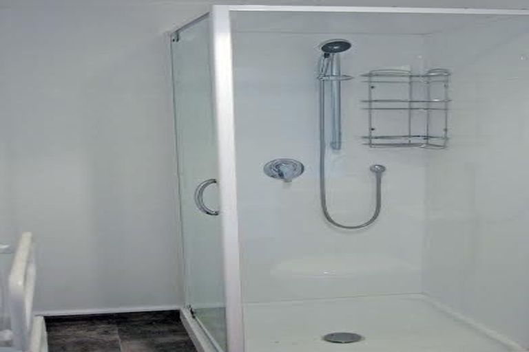 Photo of property in 21a Cotswold Crescent, Newlands, Wellington, 6037