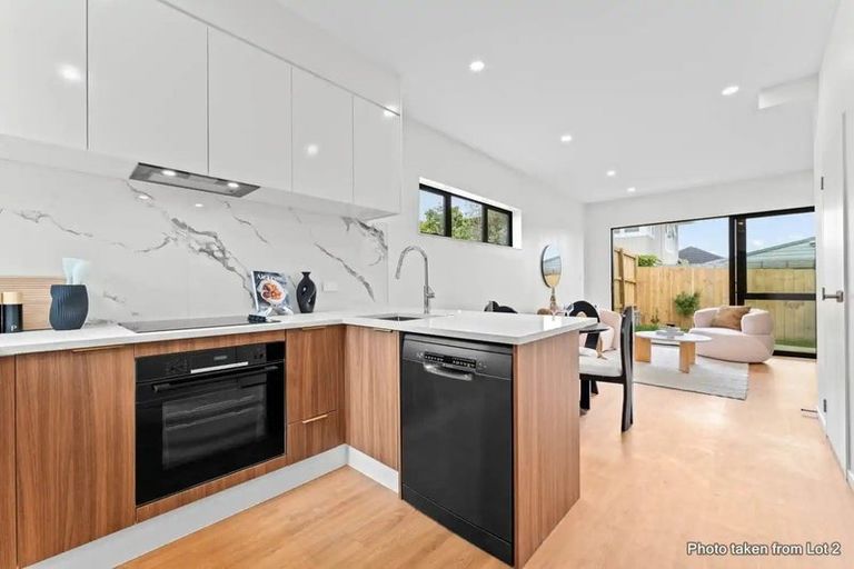 Photo of property in 3/58 Waipani Road, Te Atatu Peninsula, Auckland, 0610