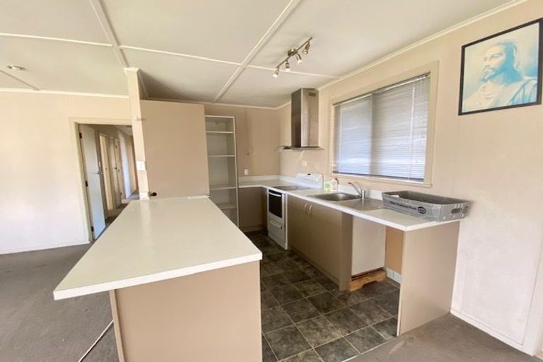 Photo of property in 7 Sheehan Road, Te Atatu South, Auckland, 0610