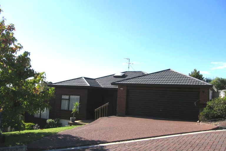 Photo of property in 14 Mandeville Place, Unsworth Heights, Auckland, 0632
