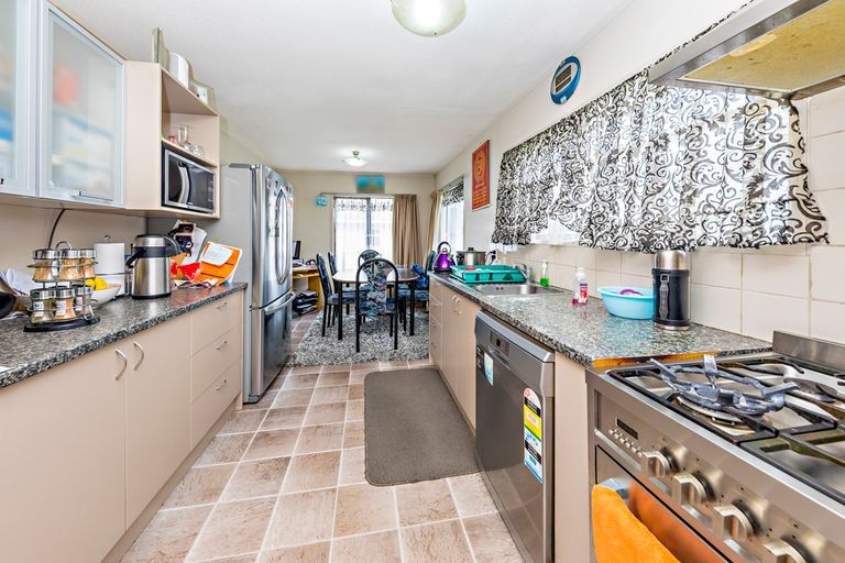 Photo of property in 4 Cottrell Place, Clendon Park, Auckland, 2103
