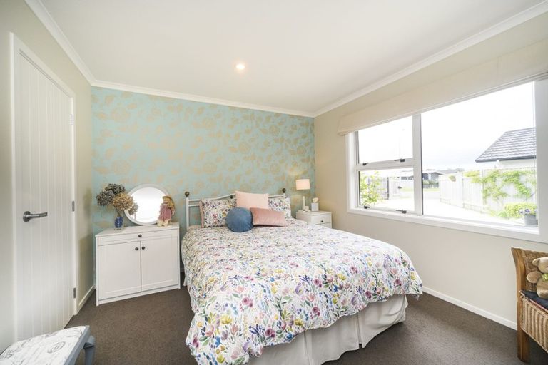 Photo of property in 20 Lorenzo Place, Kelvin Grove, Palmerston North, 4414