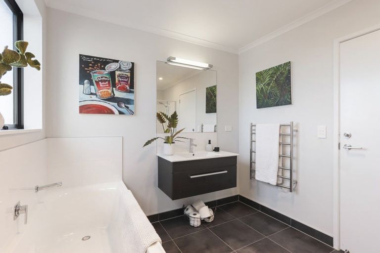 Photo of property in 2 Touhou Road, Hobsonville, Auckland, 0616