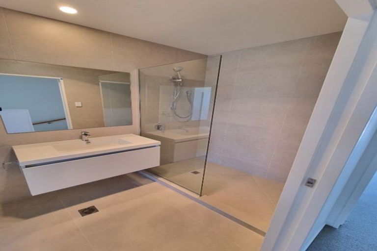 Photo of property in 73 Waipuhinui Way, Wiri, Auckland, 2104