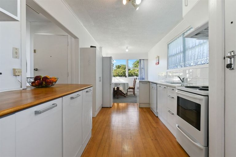 Photo of property in 16 Manapouri Place, Glenview, Hamilton, 3206