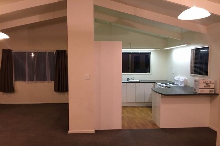 Photo of property in 17 Fernhaven Grove, Newlands, Wellington, 6037