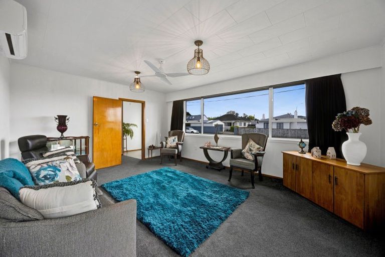 Photo of property in 9 Waimea Street, Westown, New Plymouth, 4310