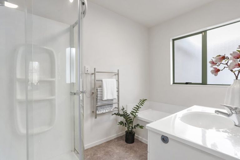 Photo of property in 1/43 Sungrove Rise, Sunnyvale, Auckland, 0612