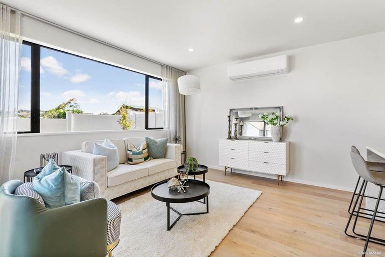 Photo of property in 8a Ringwood Street, Torbay, Auckland, 0630