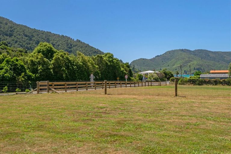 Photo of property in 2 Renata Road, Okiwi Bay, 7193