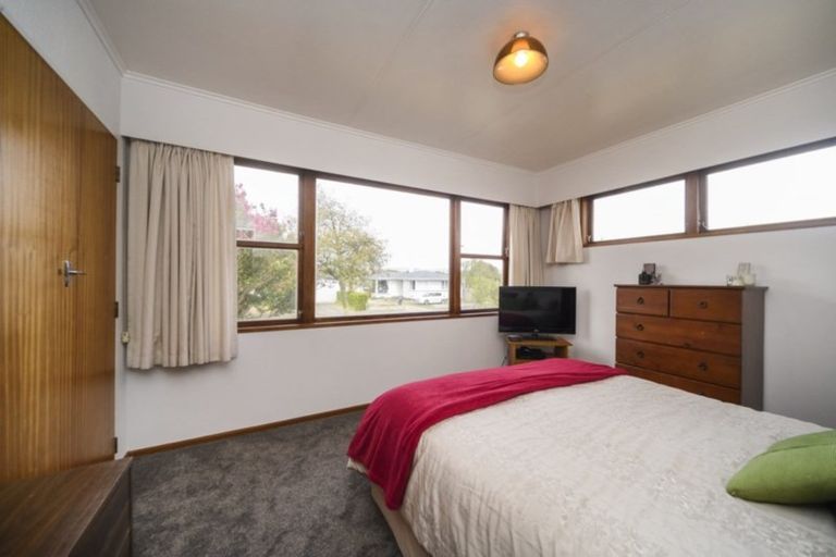 Photo of property in 10 Wairau Place, Kelvin Grove, Palmerston North, 4414