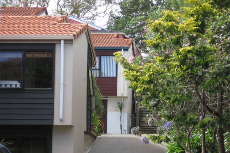 Photo of property in 2/7 Valhalla Drive, Beach Haven, Auckland, 0626