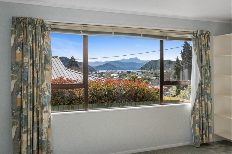 Photo of property in 63 York Street, Picton, 7220