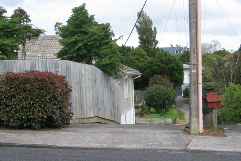 Photo of property in 1/12 Selwyn Crescent, Forrest Hill, Auckland, 0620
