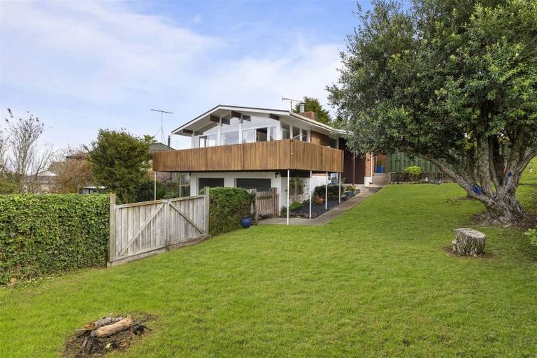 Photo of property in 25 Chatsworth Crescent, Pakuranga Heights, Auckland, 2010