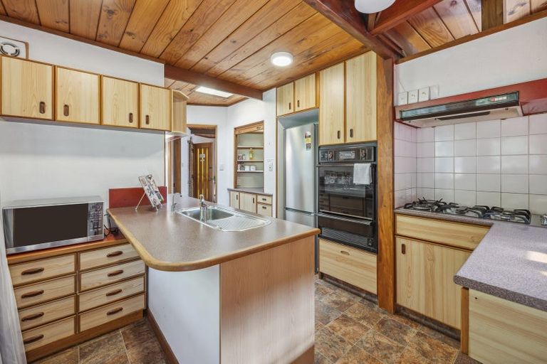 Photo of property in 11 Aquarius Drive, Kawaha Point, Rotorua, 3010