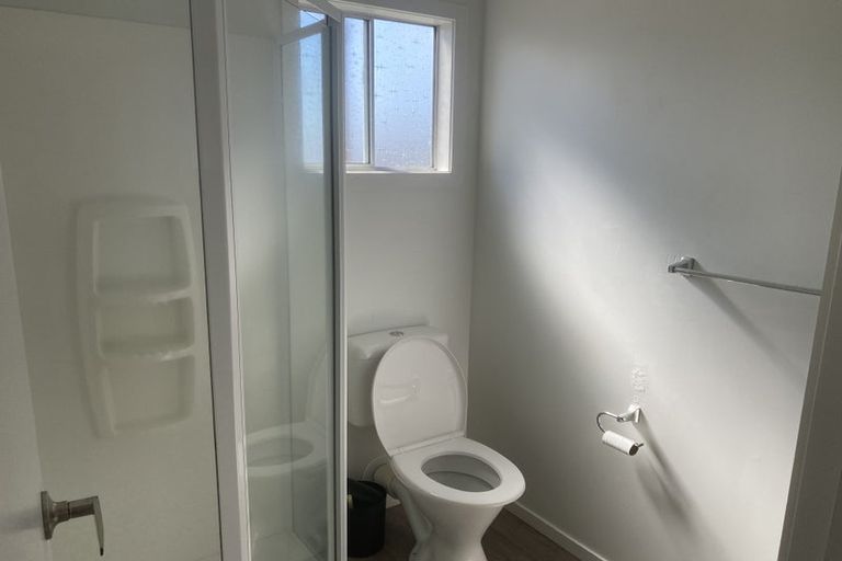 Photo of property in 2 Vera Road, Te Atatu South, Auckland, 0610