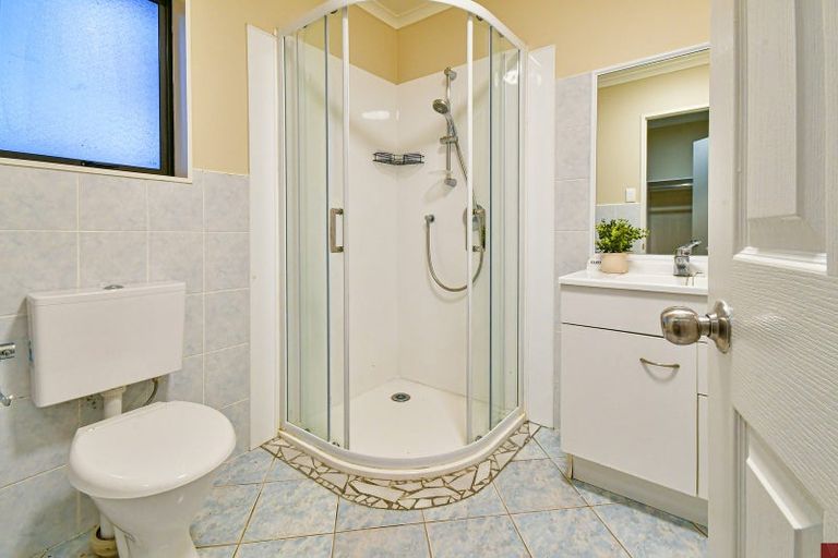 Photo of property in 28 Nicholas Gibbons Drive, Clendon Park, Auckland, 2103