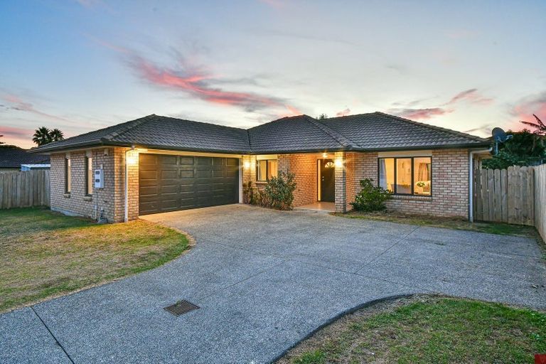 Photo of property in 28 Nicholas Gibbons Drive, Clendon Park, Auckland, 2103