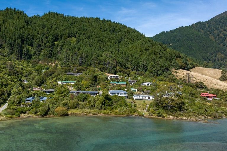 Photo of property in 15 Mccormicks Road, Whatamango Bay, Picton, 7281