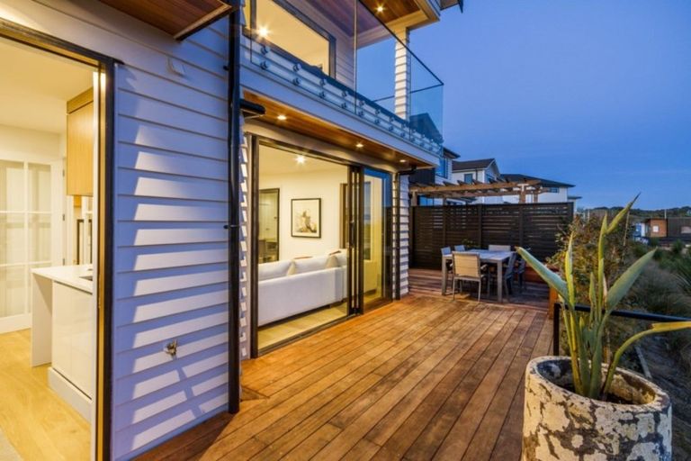 Photo of property in 19 Tawatawa Street, Long Bay, Auckland, 0630