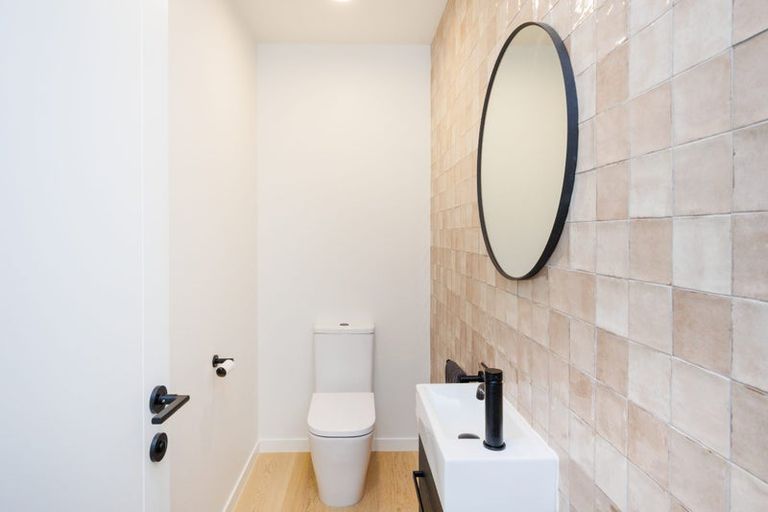 Photo of property in 48 Memorial Drive, Hokowhitu, Palmerston North, 4410